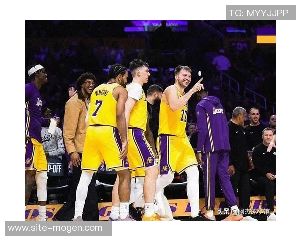 湖人新赛季四场比赛均有球员得分40东契奇和里夫斯表现惊艳