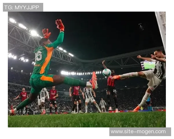 尤文16岁边锋埃利莫加莱随一线队训练展现莱奥相似技术特点